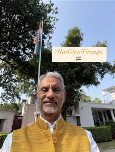 विदेश मंत्री डॉ. एस. जयशंकर ने ‘हर घर तिरंगा’ अभियान में लिया हिस्सा, अपने आवास पर फहराया राष्ट्रीय ध्वज