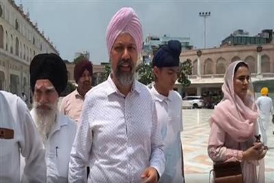 स्वर्ण मंदिर पहुंचे यूके सांसद तनमनजीत सिंह ढेसी, पंजाब-यूके के बीच सीधी उड़ानों की वकालत
