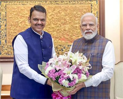 CM ਫੜਨਵੀਸ ਨੇ PM ਮੋਦੀ ਨਾਲ ਮੁਲਾਕਾਤ ਕਰ ਕੇ ਵਿਕਾਸ ਦੇ ਵੱਖ-ਵੱਖ ਪ੍ਰਾਜੈਕਟਾਂ 'ਤੇ ਕੀਤੀ ਚਰਚਾ