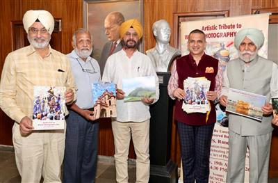 विश्व फोटोग्राफी दिवस के अवसर पर डॉ. महिंदर सिंह रंधावा को कलात्मक श्रद्धांजलि