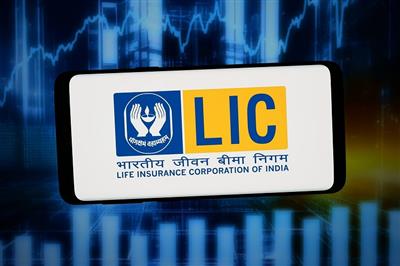 LIC को HDFC बैंक में 9.99% तक हिस्सेदारी बढ़ाने की RBI से मंजूरी