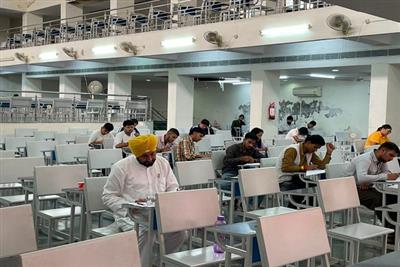 ਪੰਜਾਬ ਯੂਨੀਵਰਸਿਟੀ 'ਚ ਪੇਪਰ ਦੇਣ ਪੁੱਜੇ ਚਰਨਜੀਤ ਚੰਨੀ, ਬੋਲੇ-ਪੂਰੀ ਤਿਆਰੀ ਕਰਕੇ ਆਇਆ ਹਾਂ