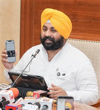 भाजपा ने 2018 के पुराने वीडियो को नया बताकर किया पोस्ट; भगवंत मान सरकार के कार्यकाल में गांव जल्ला के सरकारी स्कूल की बदली तस्वीर—स्मार्ट पैनल, स्वच्छ शौचालय, वाई-फाई और शुद्ध पेयजल जैसी सुविधाएं उपलब्ध: हरजोत सिंह बैंस