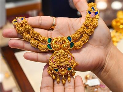 सेफ हेवन डिमांड से चमका सोना-चांदी; गोल्ड में 0.75 प्रतिशत तो सिल्वर में करीब 3,000 रुपए की तेजी
