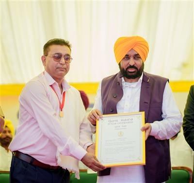 ਖਰੜ ਦੇ ਪਦਮ ਸ਼੍ਰੀ ਐਵਾਰਡ ਜੇਤੂ ਪ੍ਰੇਮ ਸਿੰਘ ਦੇ ਸਪੁੱਤਰ ਜਤਿੰਦਰ ਸਿੰਘ ਦਾ ਮੁੱਖ ਮੰਤਰੀ ਪੰਜਾਬ ਵੱਲੋਂ ਵਿਸ਼ੇਸ਼ ਸਨਮਾਨ