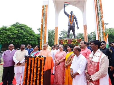 सीएम योगी ने अमर शहीद गुलाब सिंह लोधी को दी श्रद्धांजलि, कहा- 32 साल की उम्र में दी थी शहादत
