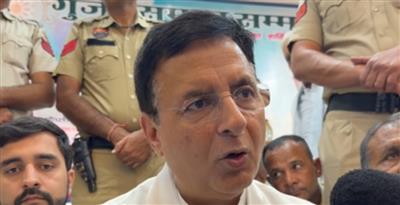 चीनी संकट को लेकर सरकार पर कांग्रेस का निशाना, सुरजेवाला बोले- निर्यातक से आयातक बना भारत