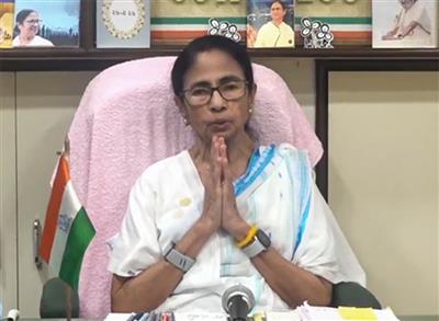 विपक्ष की आवाज को दबाने की कोशिश, ममता बनर्जी ने मुख्यमंत्री पर लगाया धमकी देने का आरोप