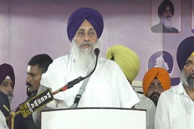 ਜਾਨਲੇਵਾ ਹਮਲੇ ਮਗਰੋਂ ਪਹਿਲੀ ਵਾਰ ਸਟੇਜ 'ਤੇ ਗਰਜੇ ਸੁਖਬੀਰ ਬਾਦਲ, ਪੜ੍ਹੋ ਕੀ ਕਿਹਾ