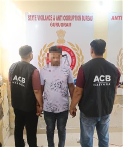 20 हजार रुपये रिश्वत लेते बिजली विभाग का लाइनमैन रंगे हाथ गिरफ्तार