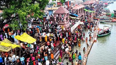 सावन पूर्णिमा पर अयोध्या में उमड़ा आस्था का सैलाब, सरयू में श्रद्धालुओं ने लगाई पवित्र डुबकी