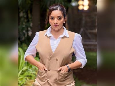 भोजपुरी सिनेमा को सिर्फ डबल मीनिंग गानों से जोड़ने पर मोनालिसा ने जताई नाराजगी, बोलीं- पूरी इंडस्ट्री को जज करना सही नहीं