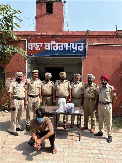 ਗੁਰਦਾਸਪੁਰ ਪੁਲਸ ਵੱਲੋਂ 2 ਕਿਲੋ ਤੋਂ ਵੱਧ ਹੈਰੋਇਨ ਤੇ ਪਿਸਤੌਲ ਸਮੇਤ ਨੌਜਵਾਨ ਗ੍ਰਿਫ਼ਤਾਰ