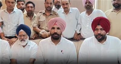ਸਮਰਾਲੇ ਪਹੁੰਚੇ ਅਮਰਿੰਦਰ ਸਿੰਘ ਰਾਜਾ ਵੜਿੰਗ, ਵਰਕਰਾਂ ਨਾਲ ਕੀਤਾ ਵਿਚਾਰ ਵਟਾਂਦਰਾ