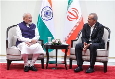 PM ਮੋਦੀ ਨੇ ਇਰਾਨੀ ਰਾਸ਼ਟਰਪਤੀ ਨਾਲ ਕੀਤੀ ਮੁਲਾਕਾਤ ! ਜੰਗ ਸਣੇ ਕਈ ਅਹਿਮ ਮੁੱਦਿਆਂ 'ਤੇ ਹੋਈ ਚਰਚਾ