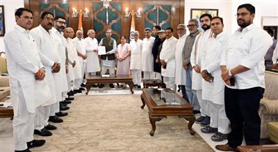 विधानसभा में विधायकों से कथित दुर्व्यवहार की निष्पक्ष जांच की मांग, हुड्डा के नेतृत्व में राज्यपाल को सौंपा ज्ञापन