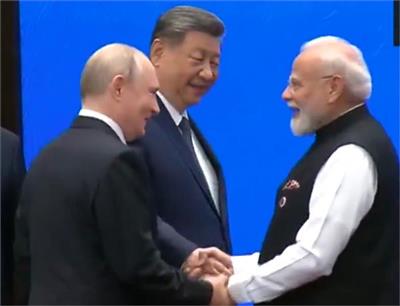 SCO 'ਚ PM ਮੋਦੀ, ਪੁਤਿਨ ਤੇ ਸ਼ੀ ਜਿਨਪਿੰਗ ਵਿਚਾਲੇ ਹੋਈ ਮੁਲਾਕਾਤ ! ਤਿੰਨਾਂ ਨੇ ਗਰਮਜੋਸ਼ੀ ਨਾਲ ਕੀਤਾ ਹੈਂਡਸ਼ੇਕ