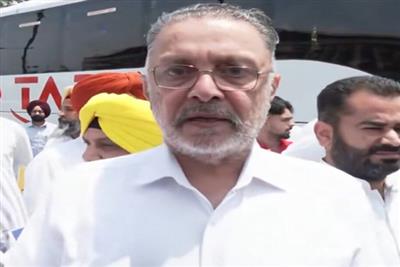 पंजाब में सफाई अभियान, स्वास्थ्य मंत्री ने लोगों से प्लास्टिक के इस्तेमाल में कमी की अपील की
