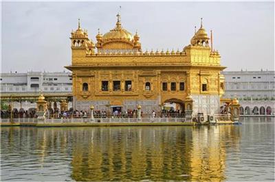 Golden Temple में बेअदबी से मचा हड़कंप! माथा टेकने पहुंचा युवक, फिर कर दी ऐसी हरकत...