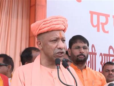 बाबर-औरंगजेब में विश्वास रखने वाले आपकी आस्था का सम्मान नहीं कर सकते : सीएम योगी