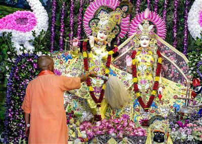 ‘जय कन्हैया लाल की’ : मथुरा, दिल्ली से लेकर नोएडा तक उत्सव, कृष्ण के जन्म पर हर तरफ उल्लास