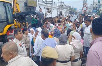 हड़ताल के बीच सफाई कर्मचारियों पर एक्शन; हरियाणा में 6 पे-रोल कर्मचारी टर्मिनेट, दरोगा सस्पेंड...जानें पूरा मामला