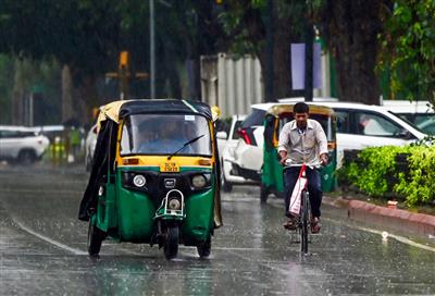 दिल्ली-एनसीआर में बारिश के आसार, 25 से 36 डिग्री के बीच रहेगा तापमान