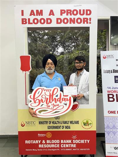 ਰੋਟਰੀ ਕਲੱਬ ਖਰੜ ਦੇ ਆਈ ਡੋਨੇਸ਼ਨ ਮੋਟੀਵੇਟਰ ਹਰਪ੍ਰੀਤ ਸਿੰਘ ਰੇਖੀ ਨੇ 63ਵੇਂ ਜਨਮ ਦਿਨ ਮੌਕੇ ਤੇ 65ਵੀਂ ਵਾਰ ਖੂਨ ਦਾਨ ਕੀਤਾ