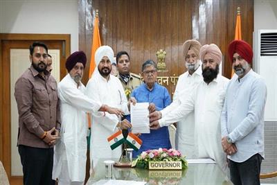 ਗੁਲਜ਼ਾਰ ਸਿੰਘ ਦੀ ਮੌਤ ਮਾਮਲੇ 'ਚ ਚੰਨੀ ਵਲੋਂ CBI ਜਾਂਚ ਦੀ ਮੰਗ, ਰਾਜਪਾਲ ਨਾਲ ਕੀਤੀ ਮੁਲਾਕਾਤ