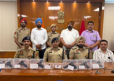 पंजाब पुलिस ने गुरदासपुर में पीछा करते हुए गैंगस्टर बुरी बसंतकोटिया समेत पांच व्यक्तियों को किया गिरफ्तार; छह पिस्तौल बरामद