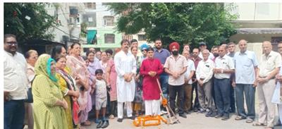 सेक्टर 45 सी के मकानों का इलाका नई लुक में आएगा नजर, वी-6 सड़कों के किनारे लगेगी टाइल