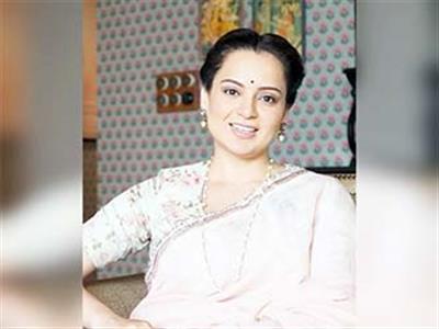राखी सावंत के बयान पर भड़कीं कंगना रनौत, बोलीं-'फेवर के बावजूद तुम्हें स्वीपर की नौकरी भी नहीं मिली'