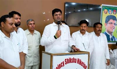 भाजपा की छत्रछाया के चलते भूपेंद्र हुड्डा के घोटालों के मामले लंबित पड़े : दुष्यंत चौटाला