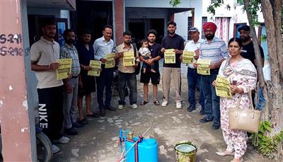 ਪਿੰਡ ਕੋਟ ਰਾਂਝਾ ਵਿਖੇ ਡੇਂਗੂ ਸਰਵੇ, ਲੋਕਾਂ ਨੂੰ ਮੱਛਰਾਂ ਦੀ ਪੈਦਾਵਾਰ ਰੋਕਣ ਲਈ ਕੀਤਾ ਜਾਗਰੂਕ