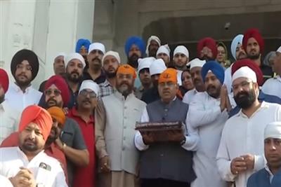 पीएम मोदी के जन्मदिन पर हरमंदिर साहिब पहुंचे तरुण चुघ, पंजाब सरकार पर साधा निशाना
