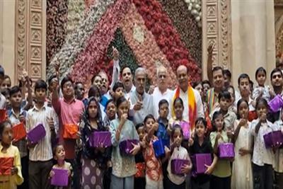 केंद्रीय राज्य मंत्री कृष्णपाल गुर्जर ने दिव्यांगजनों के बीच मनाया पीएम मोदी का जन्मदिन, बांटी 500 ई-स्कूटी