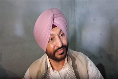 पंजाब के बटाला में पूर्व केंद्रीय मंत्री रवनीत बिट्टू के काफिले पर हमला, फेंके गए अंडे-टमाटर