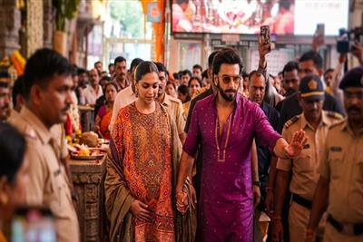 दूसरी बार माता-पिता बनने वाले हैं रणवीर-दीपिका, सिद्धिविनायक मंदिर पहुंचकर लिया बप्पा का आशीर्वाद