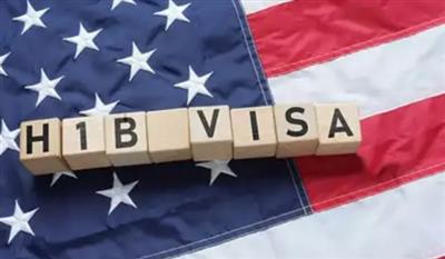 अमेरिका के राष्ट्रपति ट्रंप ने 100,000 डॉलर की एच-1बी फीस फिर से लागू की, छंटनी पर निशाना साधा