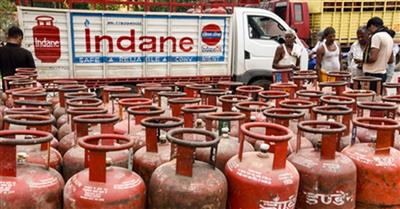 1 अक्टूबर से सब्सिडी वाले LPG सिलेंडर के लिए आधार प्रमाणीकरण अनिवार्य