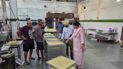 ਤਿਉਹਾਰਾਂ ਦੇ ਸੀਜ਼ਨ ਦੇ ਮੱਦੇਨਜ਼ਰ ਖਾਧ ਪਦਾਰਥਾਂ ਦੀ ਗੁਣਵੱਤਾਂ ’ਤੇ ਤਿੱਖੀ ਨਜ਼ਰ ਰੱਖਣ ਲਈ ਜਾਂਚ ਮੁਹਿੰਮ ਕੀਤੀ ਤੇਜ਼