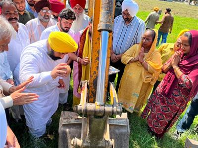 ਨੰਗਲ ਨੂੰ ਮਿਲੇਗਾ 500 ਸੀਟਾਂ ਵਾਲਾ ਅਤਿ-ਆਧੁਨਿਕ ਆਡੀਟੋਰੀਅਮ: ਹਰਜੋਤ ਬੈਂਸ ਵੱਲੋਂ ‘ਸਕੂਲ ਆਫ਼ ਐਮੀਨੈਂਸ’ ਵਿਖੇ 19 ਕਰੋੜ ਰੁਪਏ ਦੇ ਬੁਨਿਆਦੀ ਢਾਂਚਾ ਪ੍ਰਾਜੈਕਟਾਂ ਦਾ ਆਗਾਜ਼