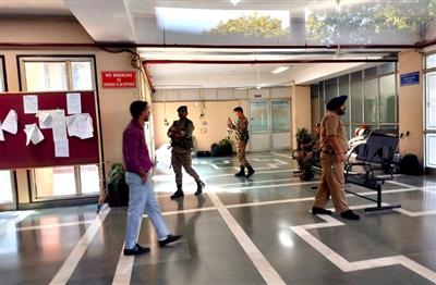 ਪੰਜਾਬ ਦੇ ਸੀਨੀਅਰ IAS ਅਧਿਕਾਰੀ ED ਦੀ ਰਾਡਾਰ 'ਤੇ! ਗਮਾਡਾ ਦਫ਼ਤਰ 'ਚ ਦੂਜੇ ਦਿਨ ਵੀ ਰੇਡ ਜਾਰੀ
