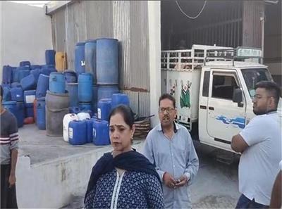 डेराबस्सी में पनीर बनाने वाली यूनिट पर Raid, 1200 किलो पनीर जब्त, यूनिट सील