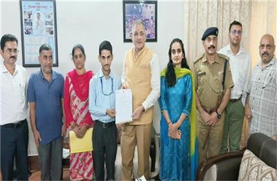 Shimla: राज्यपाल ने सेना के लिए स्वदेशी ड्रोन तकनीक विकसित करने के लिए सर्वेश शर्मा को किया सम्मानित
