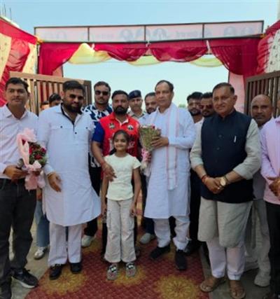 नमो क्रिकेट लीग में मोहन लाल बड़ौली ने बढ़ाया खिलाड़ियों का उत्साह