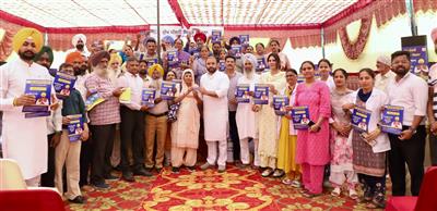 ਖਰੜ ਸਿਵਲ ਹਸਪਤਾਲ ’ਚ ਸਿਹਤ ਕਾਰਡ ਵੰਡ ਸਮਾਗਮ, ਹਲਕਾ ਇੰਚਾਰਜ ਖਰੜ ਪਰਮਿੰਦਰ ਸਿੰਘ ਗੋਲਡੀ ਨੇ ਕੀਤੀ ਸ਼ਿਰਕਤ