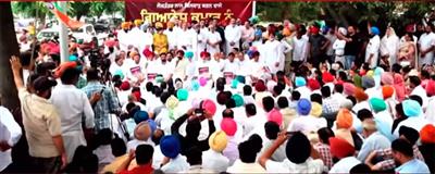 ਕਾਂਗਰਸ ਵੱਲੋਂ ਚੋਣ ਕਮਿਸ਼ਨ ਦਫ਼ਤਰ ਦਾ ਘਿਰਾਓ, ਰਾਜਾ ਵੜਿੰਗ ਸਣੇ ਵੱਡੇ ਆਗੂ ਡਿਟੇਨ