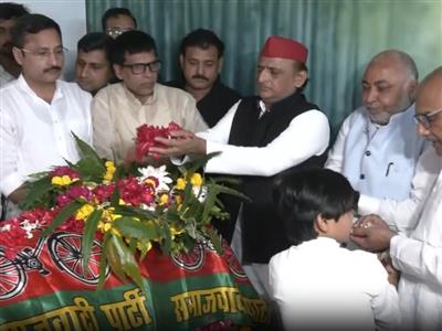 सपा नेता राम गोविंद चौधरी के निधन से सियासी गलियारों में शोक, अखिलेश समेत नेताओं ने दी श्रद्धांजलि