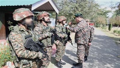 सेनाध्यक्ष जनरल धीरज सेठ ने चिनार कॉर्प्स क्षेत्र में राष्ट्रीय राइफल्स की तैयारियों का लिया जायजा